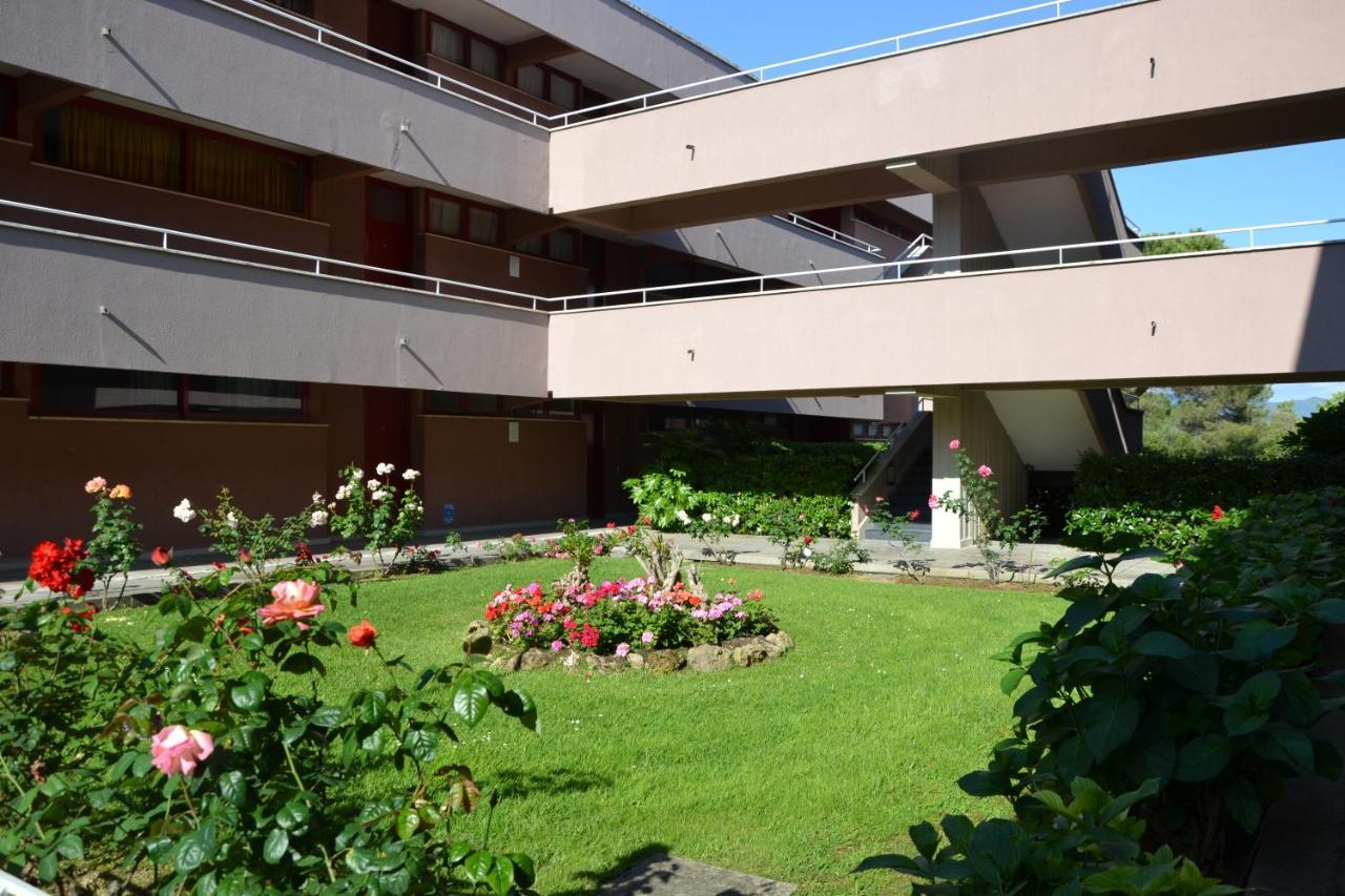 Apartments Via Dei Platani Marina Di Bibbona Exteriör bild
